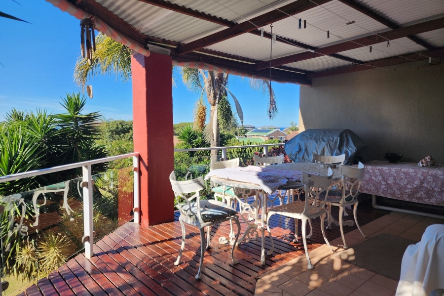 4 Bedroom Property for Sale in Wavecrest Eastern Cape